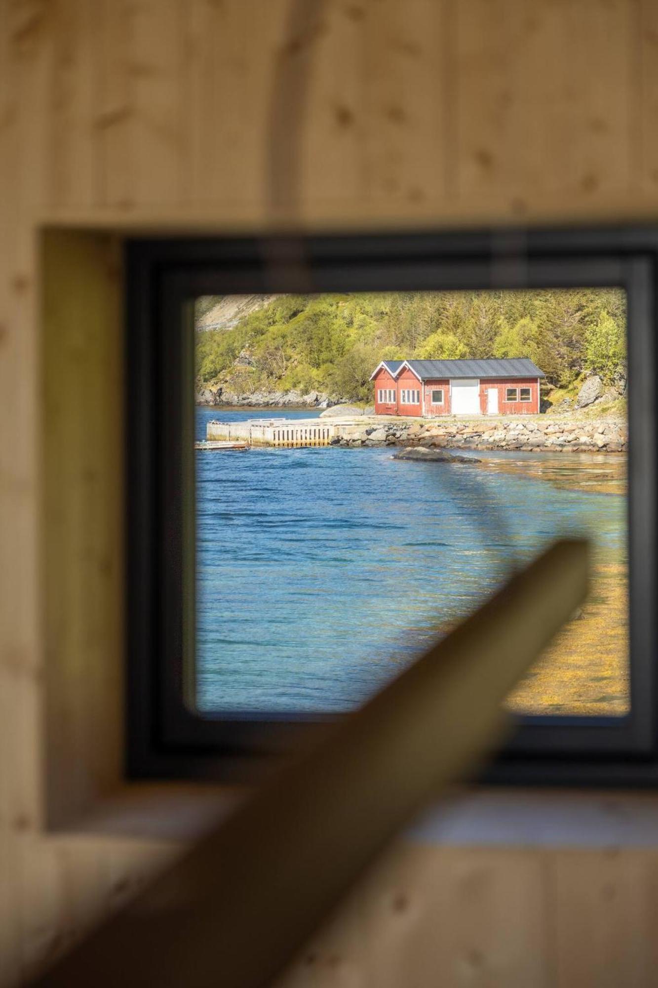 Minkfarmen, Spacious Seaside Cabin With Scenic View Ramberg Exteriér fotografie